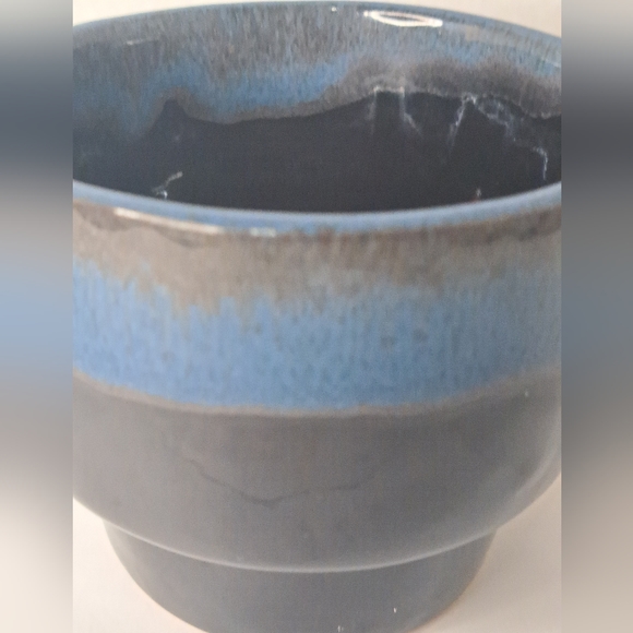 Two-tone Ceramic Planter in Blue. Canada. - Picture 6 of 6